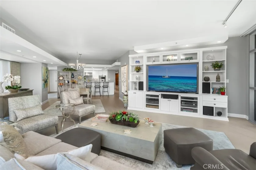 13700 Marina Pointe Drive #405 photo 1