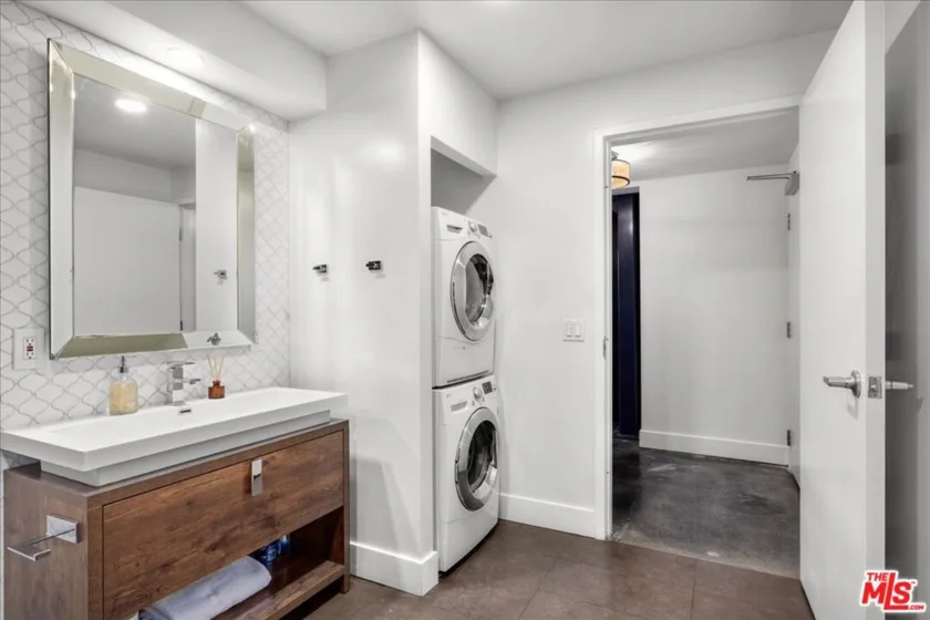 120 S Hewitt Street #6 photo 8