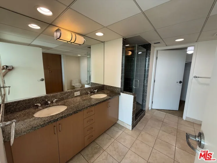 13700 Marina Pointe Drive #1219 photo 27