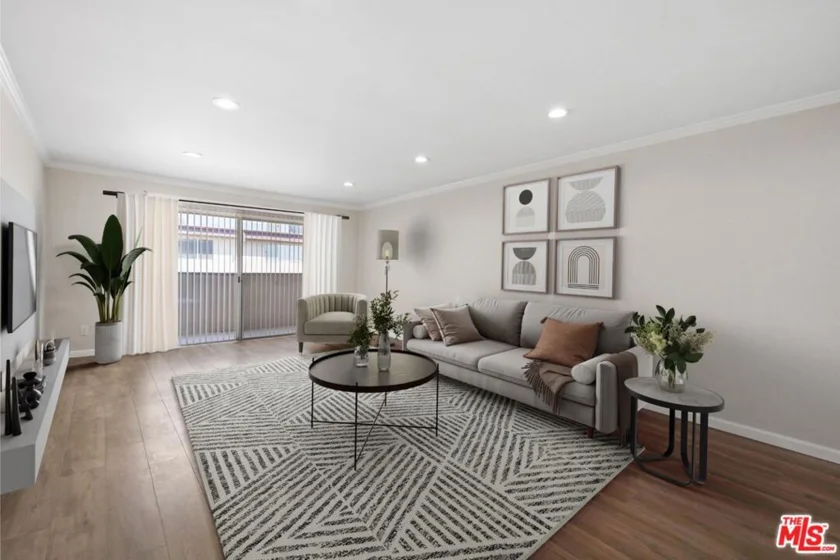 330 N Jackson Street #320 photo 1
