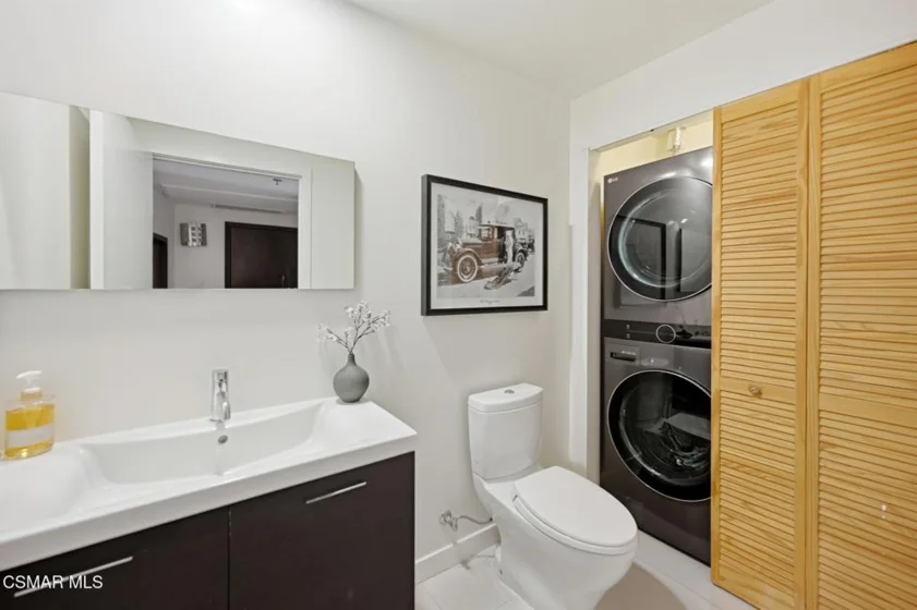 5016 Bakman Avenue #104 photo 20