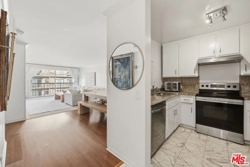 10751 Wilshire Boulevard #1206 photo 15