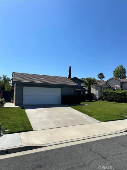 41651 Avenida De La Reina photo