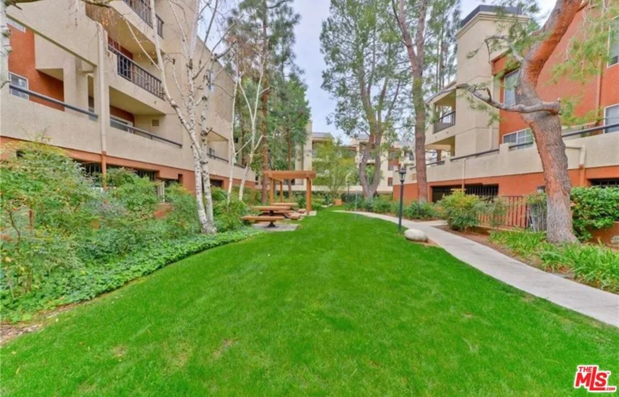 5530 Owensmouth Avenue #219 photo 13