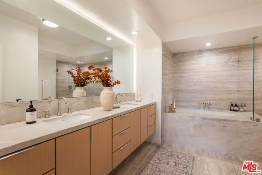 13600 Marina Pointe Drive #604 photo 17