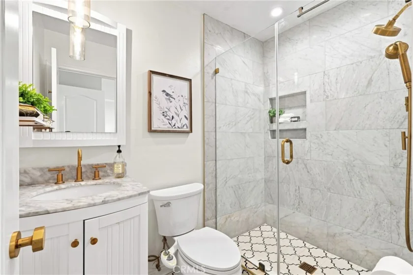 1827 Greenfield Avenue #105 photo 9