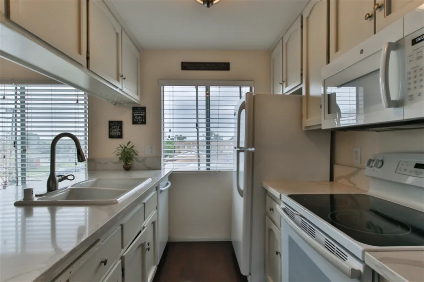 1296 Holly Avenue photo 1