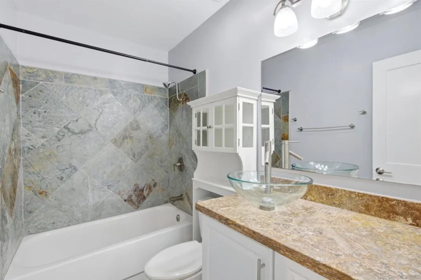 730 E Avenue photo 17