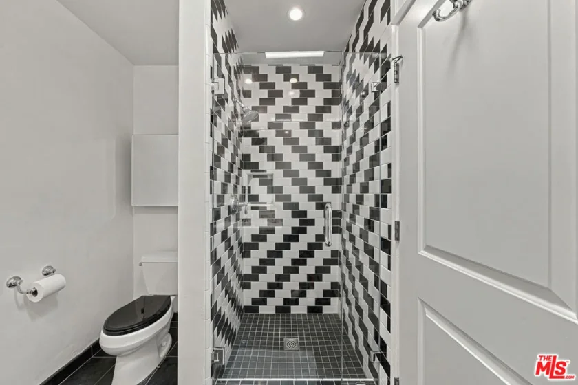 949 N Kings Road #309 photo 24