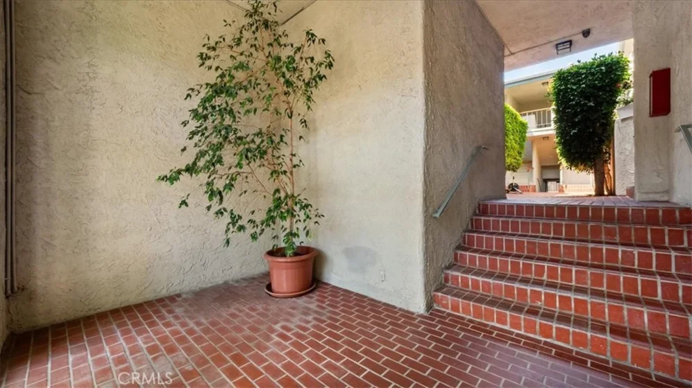 3649 Glendon Avenue #202 photo 8