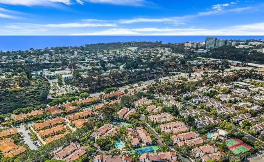8696 Villa La Jolla Drive #6 photo 1