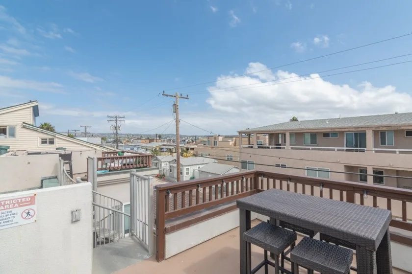 3250 Strandway photo 10