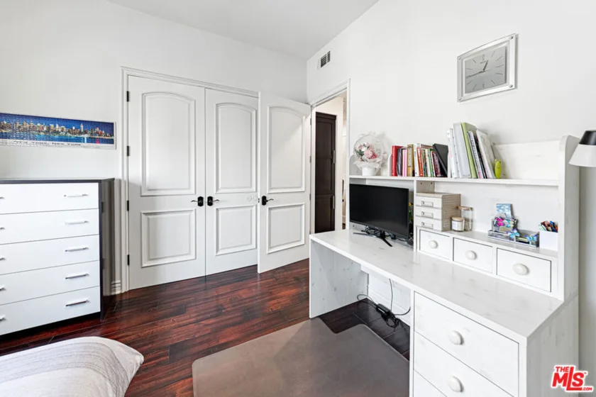 5057 Maplewood Avenue #PH4 photo 18