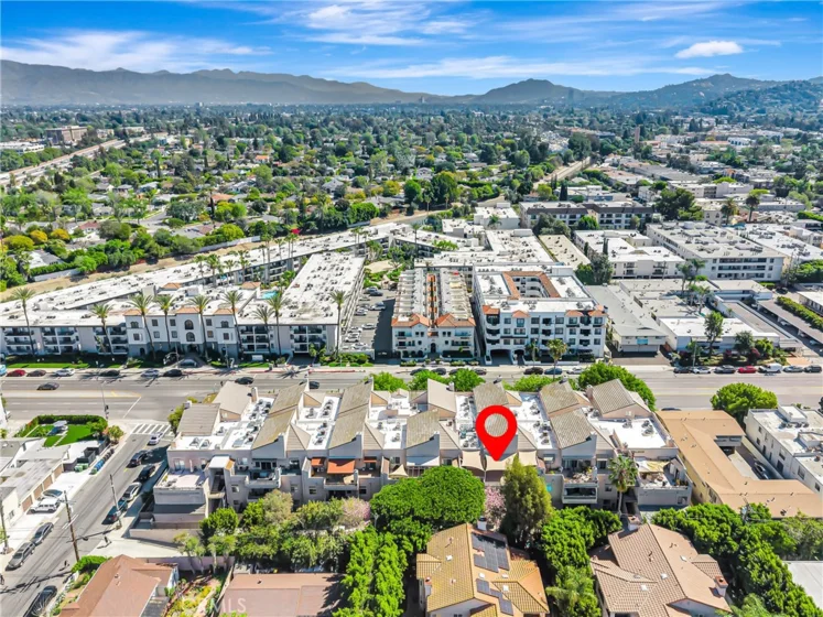 4477 Woodman Avenue #305 photo 37