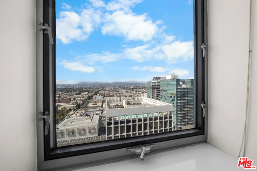 3810 Wilshire Boulevard #1801 photo 67