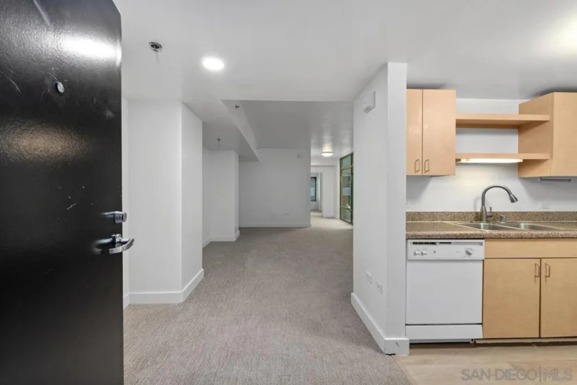 425 W Beech #204 photo 13