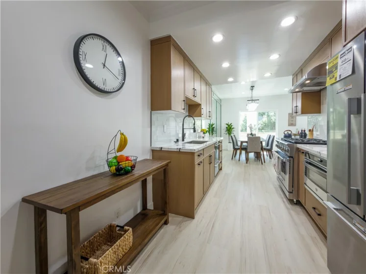 1944 Glendon Avenue #209 photo 28