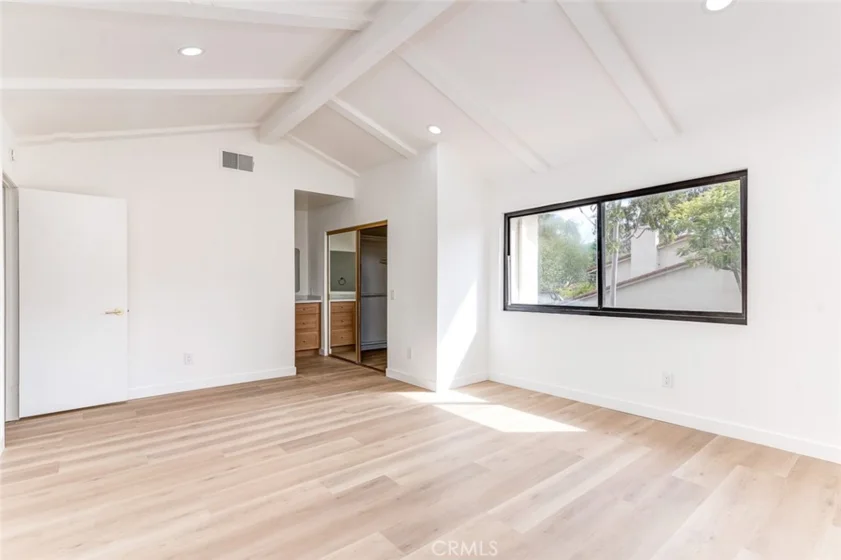 933 Creekside photo 8
