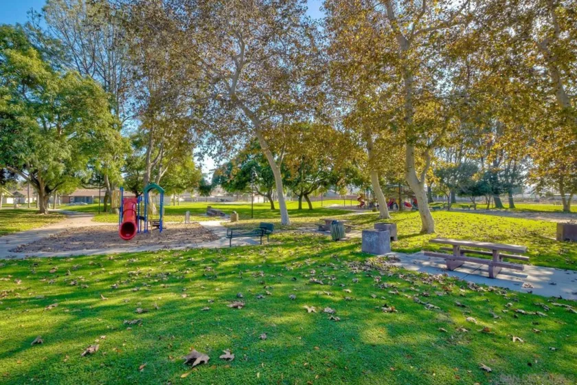 440 Parkside Drive photo 31