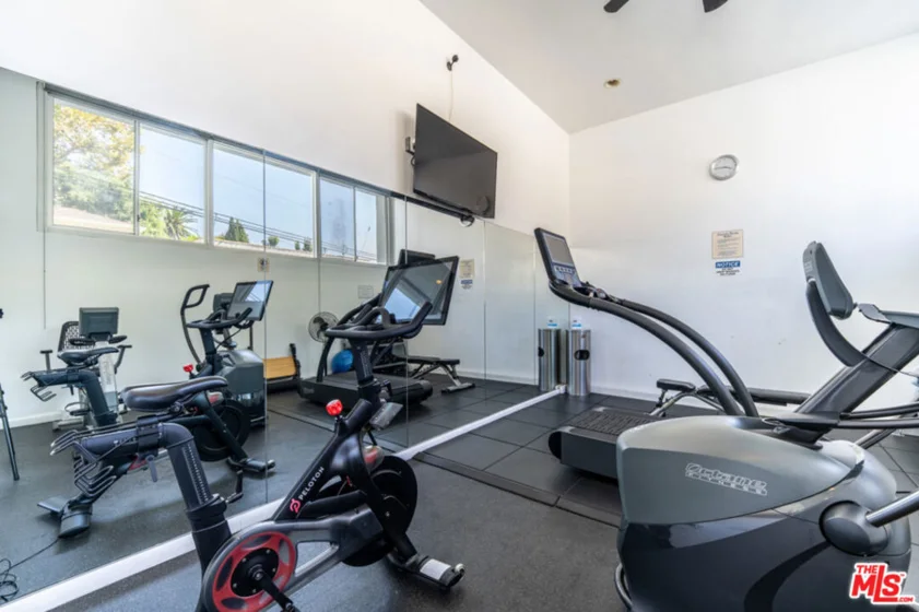 999 N Doheny Drive #205 photo 23