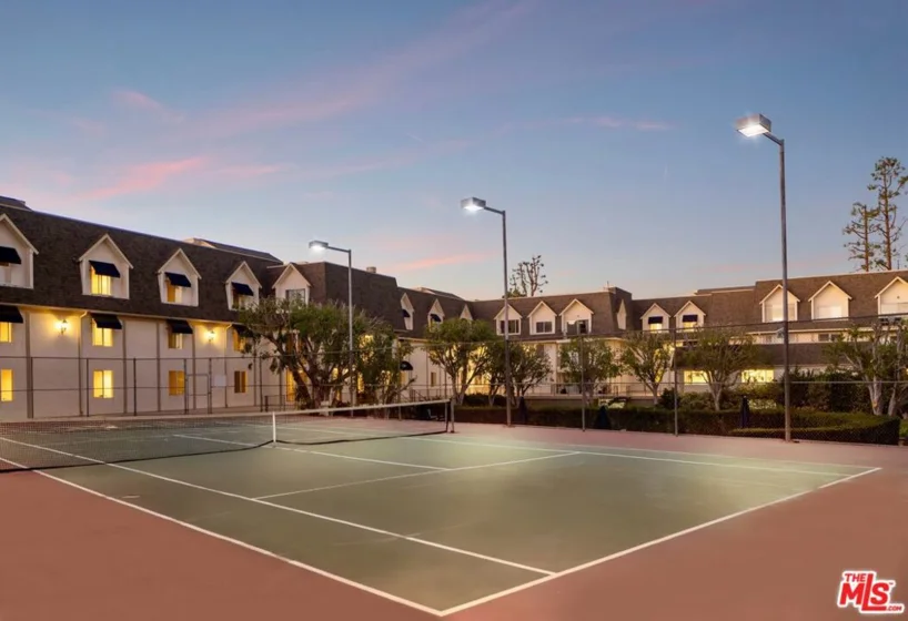 2385 Roscomare Road #D3 photo 12