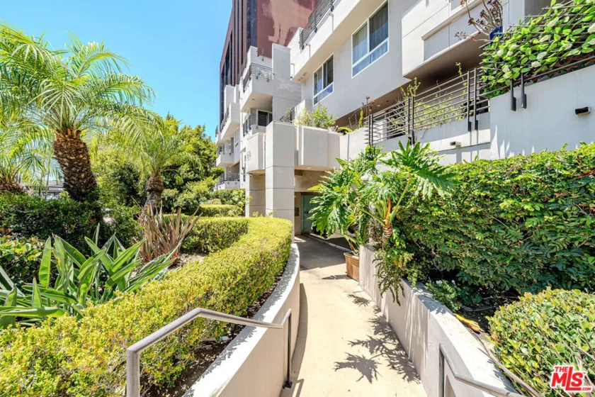 4925 Wilshire Boulevard #302 photo 38