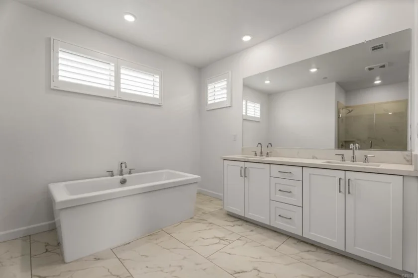444 Bunsen Street photo 22