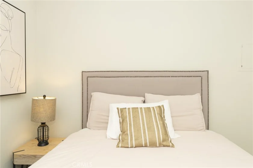 306 Streamwood photo 12