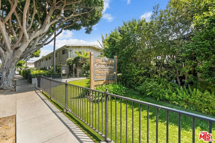 4040 Grand View Boulevard #18 photo 1