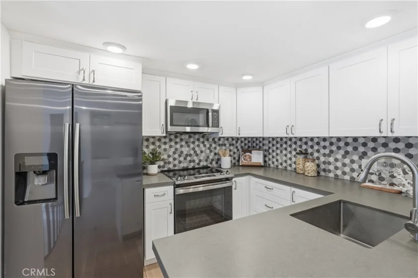 6126 N Marina Pacifica photo 10