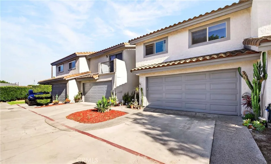 9522 Linda Ln photo 2