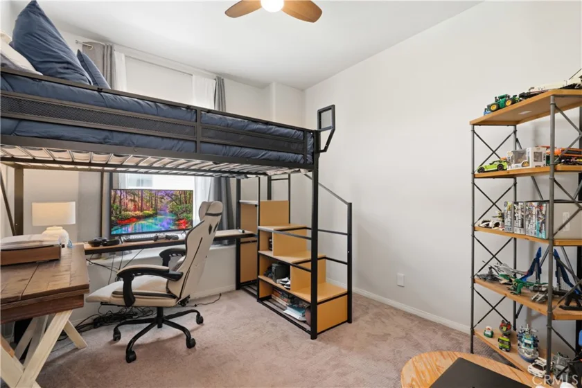 2 Sheridan photo 27