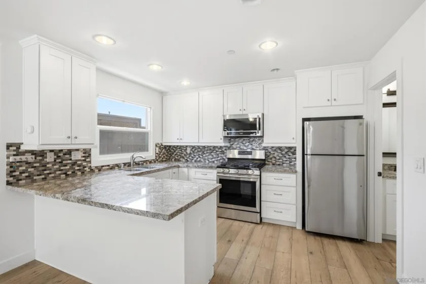 1323 Felspar Street photo 5