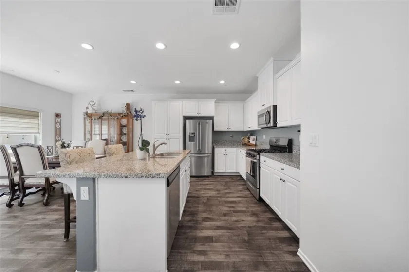 24289 Bay Laurel Avenue photo 4