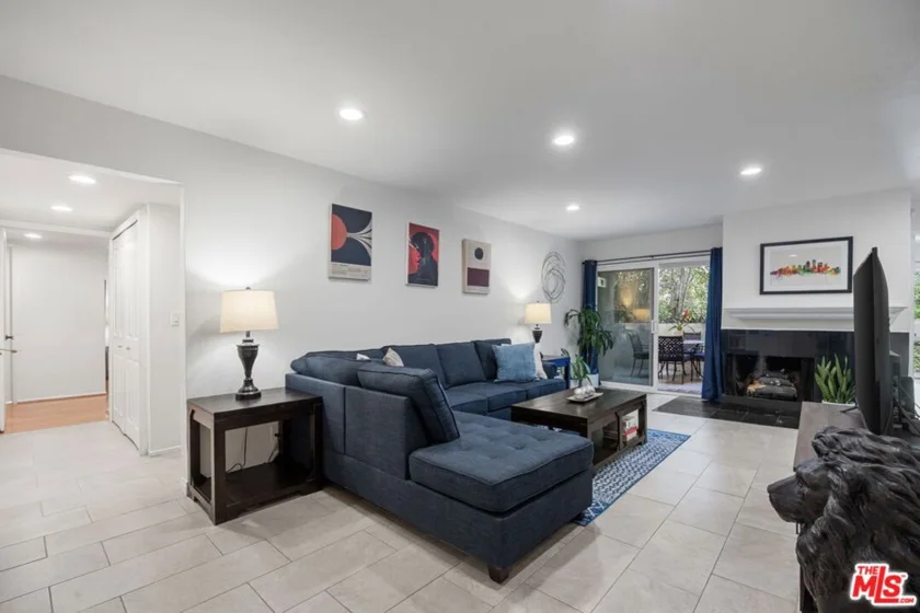 15325 Magnolia Boulevard #108 photo 28