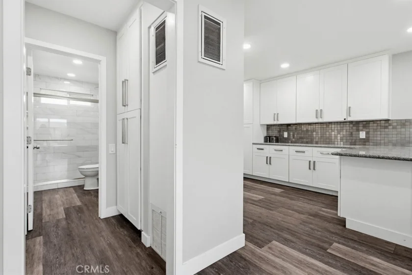 1860 W Glenoaks #L photo 18