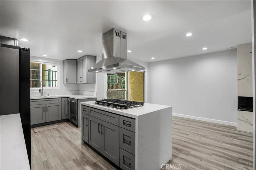 227 E Burbank #C photo 6