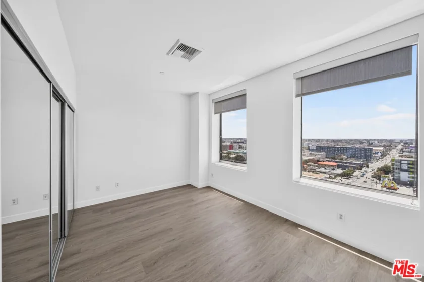 3810 Wilshire Boulevard #1108 photo 8