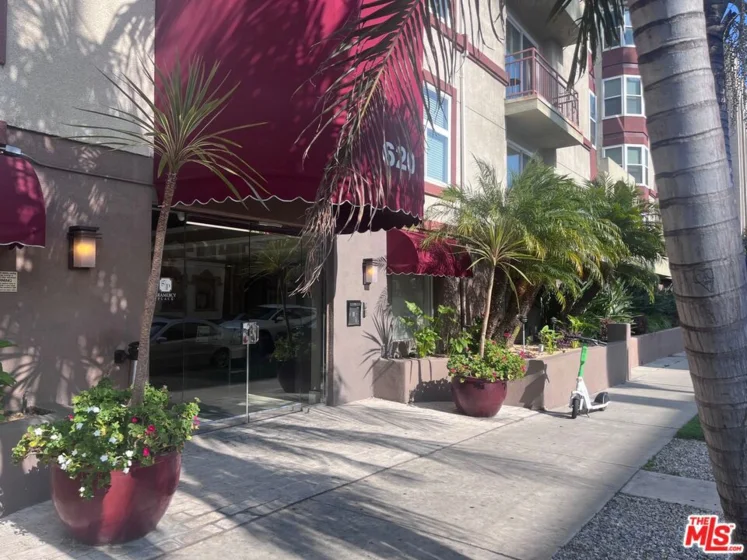 620 S Gramercy Place #339 photo 1