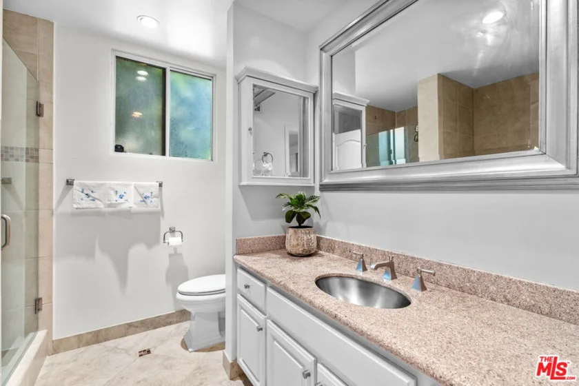 851 N Kings Road #102 photo 16