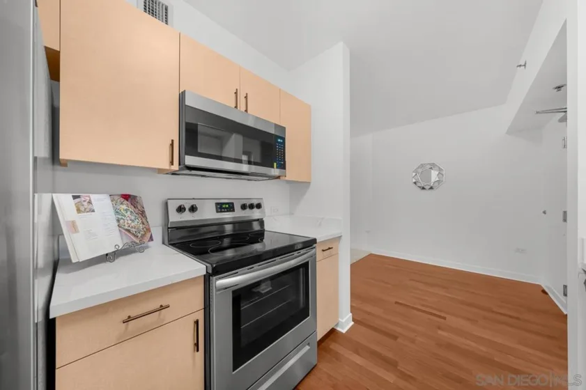 425 W Beech #327 photo 5