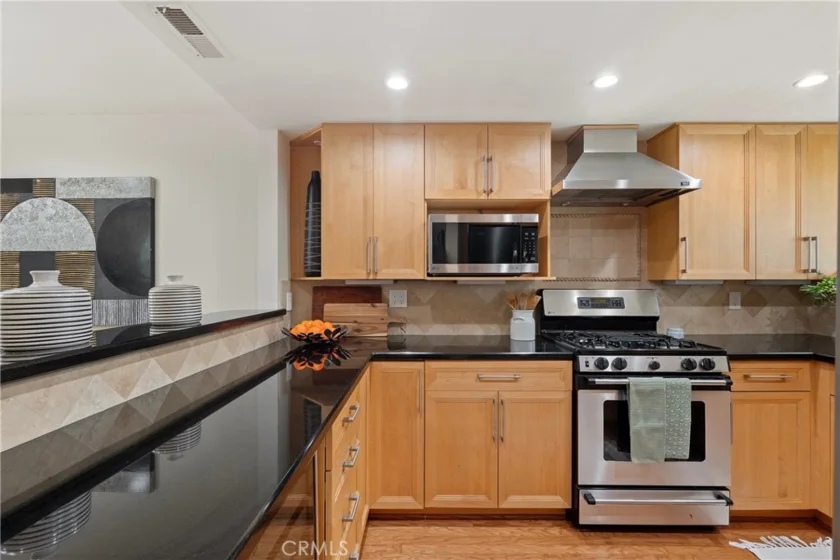 10933 Wellworth Avenue #10 photo 38