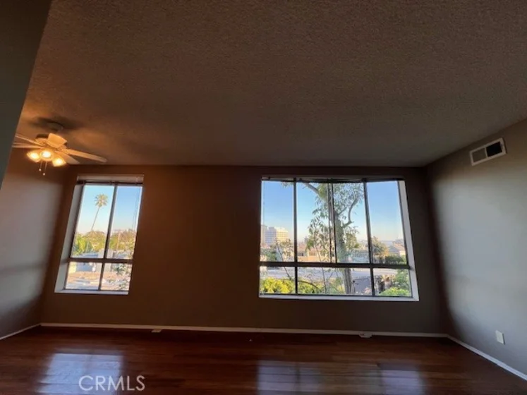 622 S Barrington #302 photo 11