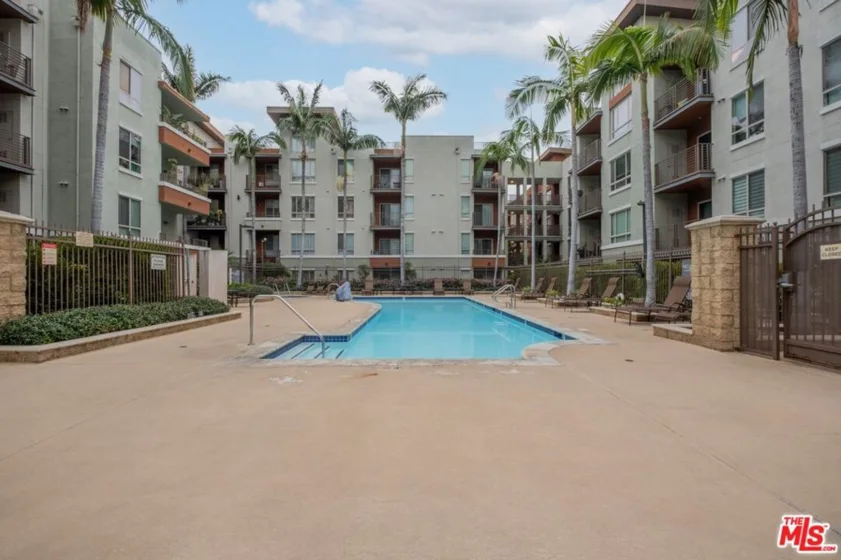 100 S Alameda Street #204 photo 24