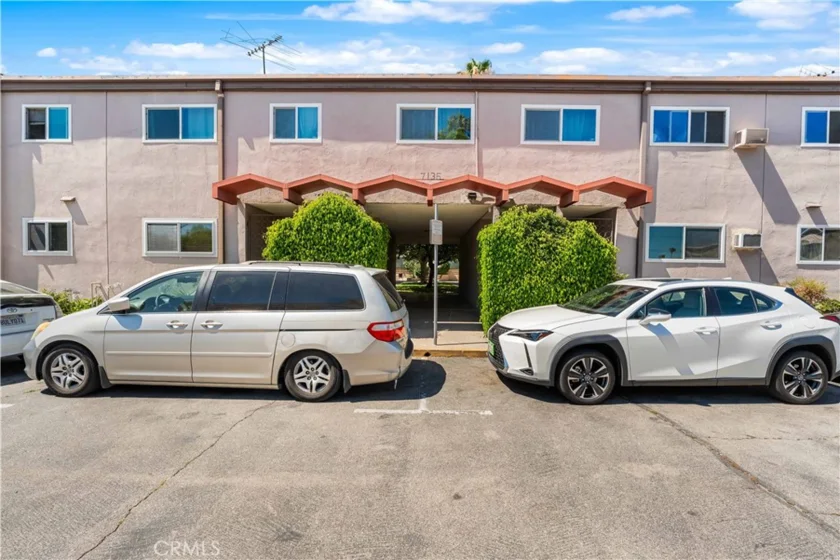 7135 Coldwater Canyon Avenue #16 photo 2