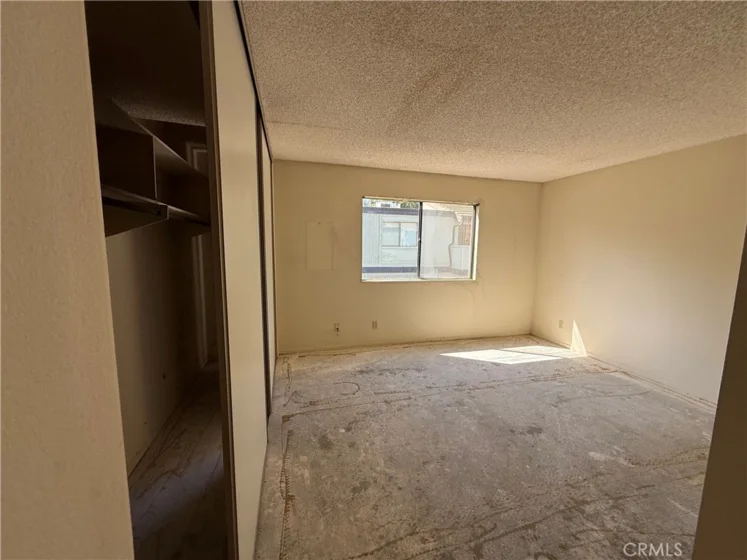 586 N Orange Grove photo 23