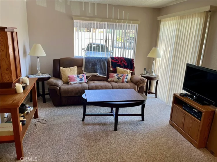 25652 Rimgate photo 2