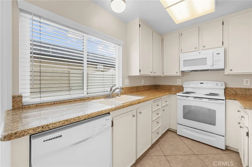 1401 Cheltenham Lane photo 10