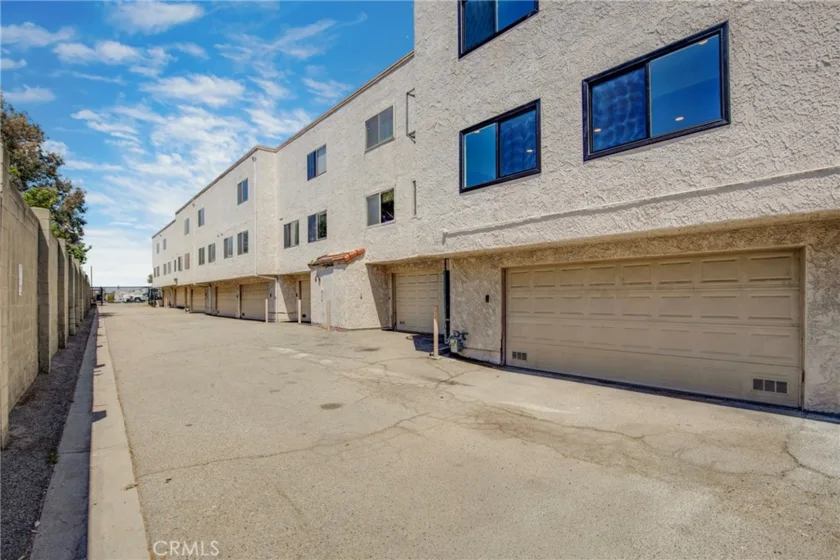 17150 Burbank #23 photo 25