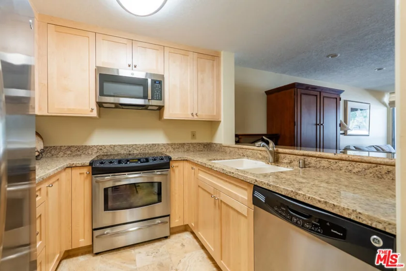 121 S Hope Street #417 photo 4